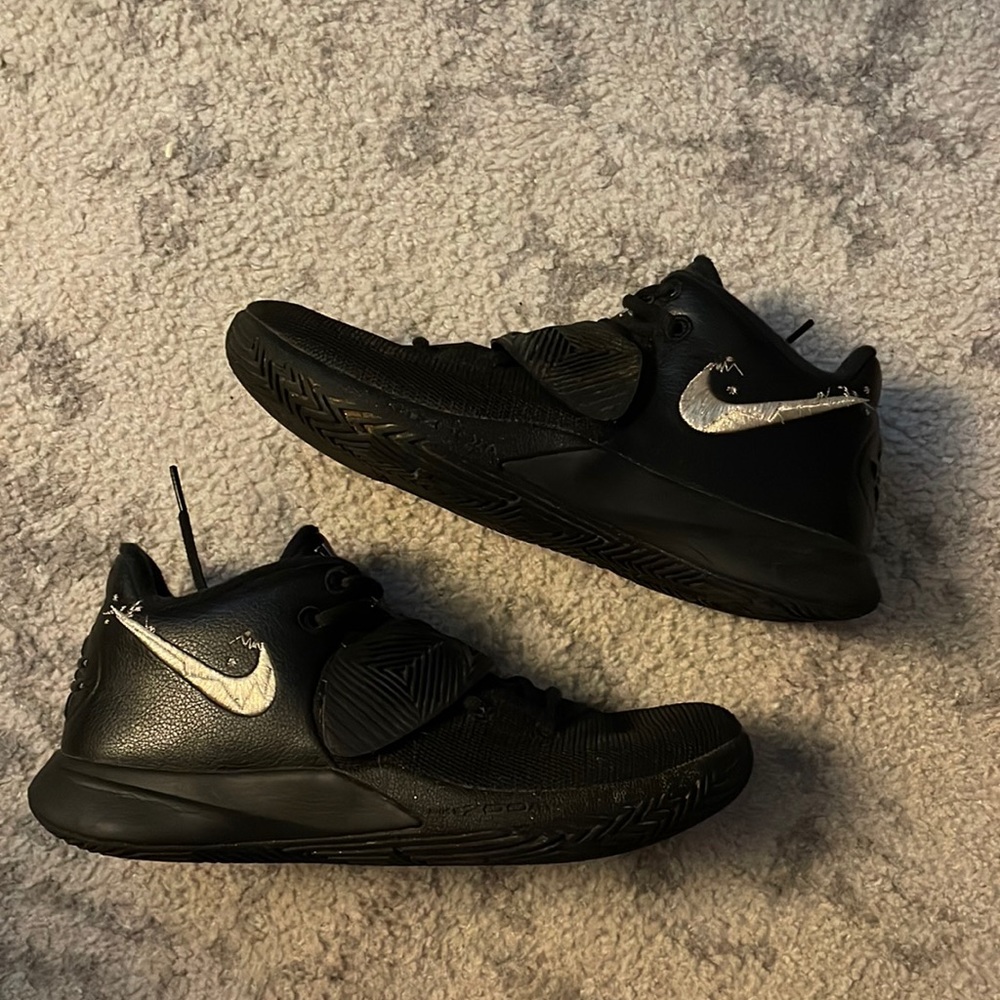 Size 8 - Nike Kyrie Flytrap 3 Black Metallic Gold 2020
